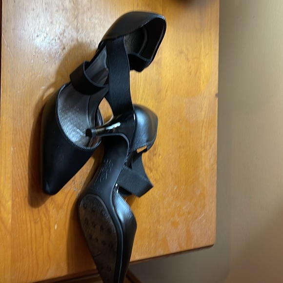 Black strap heals - Picture 2 of 4